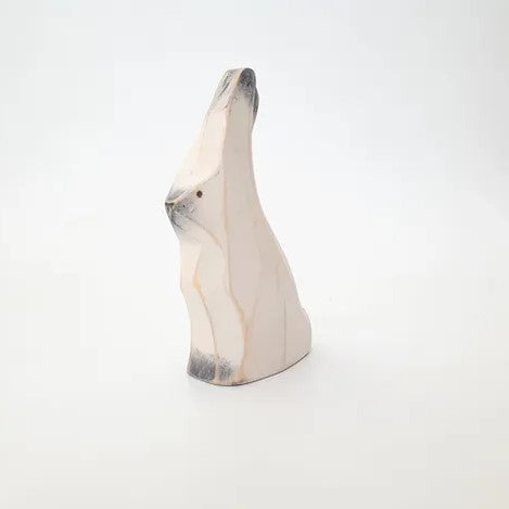 Figurine en bois 'Lièvre Arctique' réalisé et peint à la main par Atelier Saint-Cerf