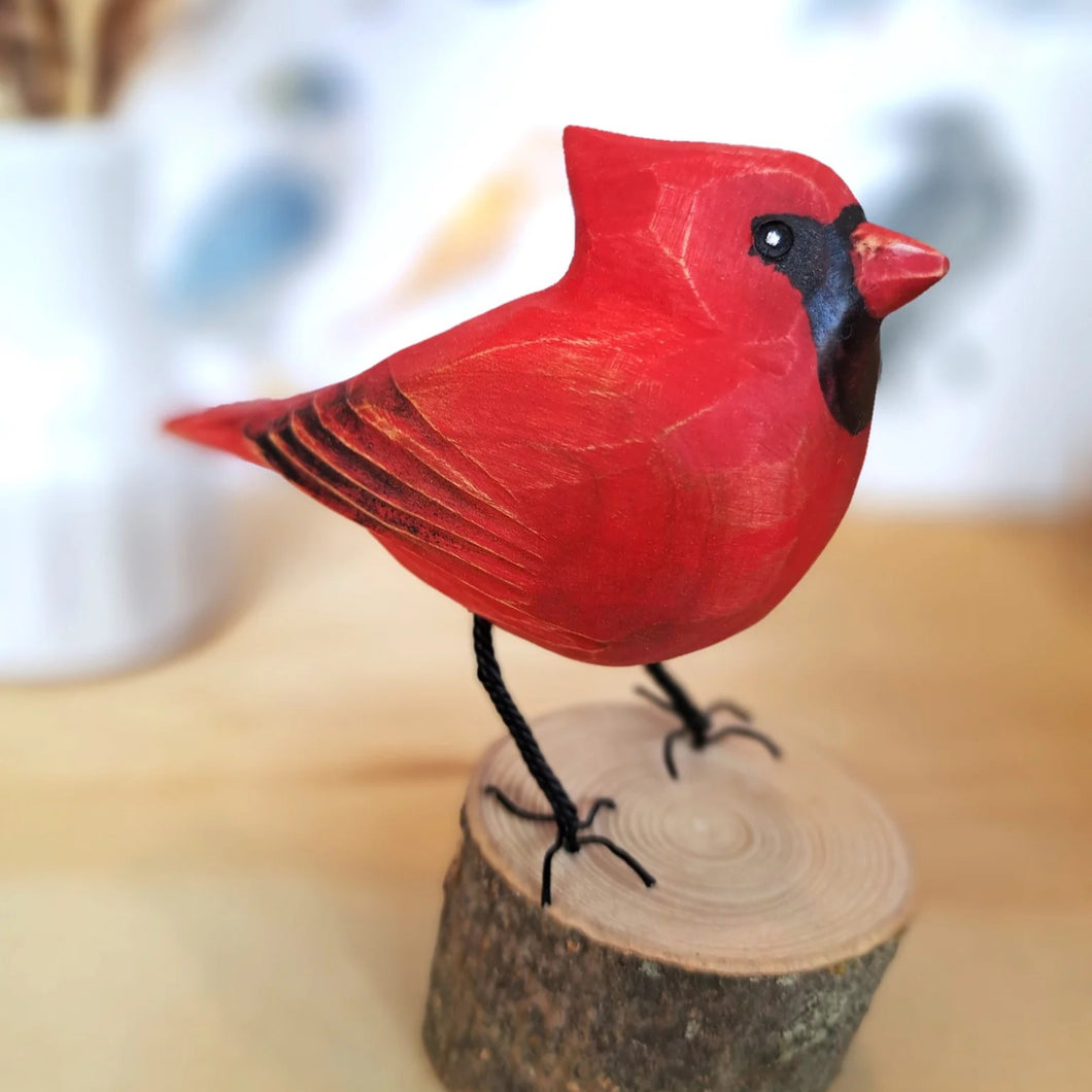 Figurine en bois de l'oiseau Cardinal Rouge par l'Atelier Saint-Cerf réalisé au Québec