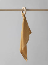 Charger l&#39;image dans la galerie, Hochet-doudou en tissu de coton biologique et bambou moutarde en teinture naturelle de format 20cm x 16cm par La Petite Leonne
