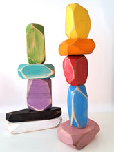 Charger l&#39;image dans la galerie, Jeu de 10 roches de couleurs en bois fabriqué et peint à la main par Atelier Saint-Cerf
