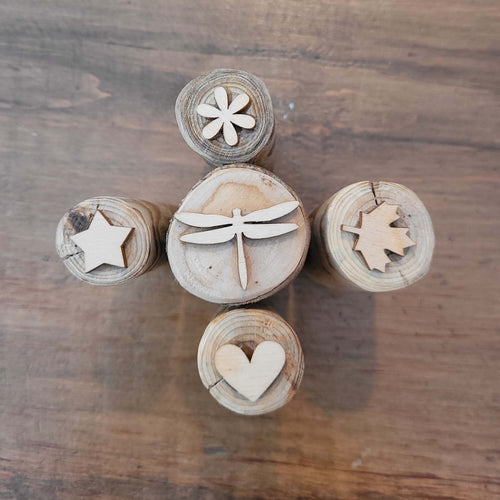 Lot de 5 tampons en bois fleur, feuille, coeur, étoile et libellule par Campus Nutriopedia