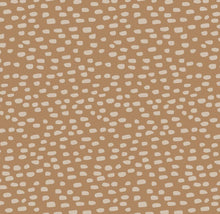 Charger l&#39;image dans la galerie, Cache-pot en tissu au motif lignes blanches sur brun clair réalisé par Demain Demain
